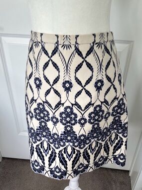 J Crew Women's Cream Skirt with Navy Floral Motif sz 4
